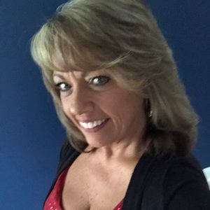 Meet your Posher, Debbie